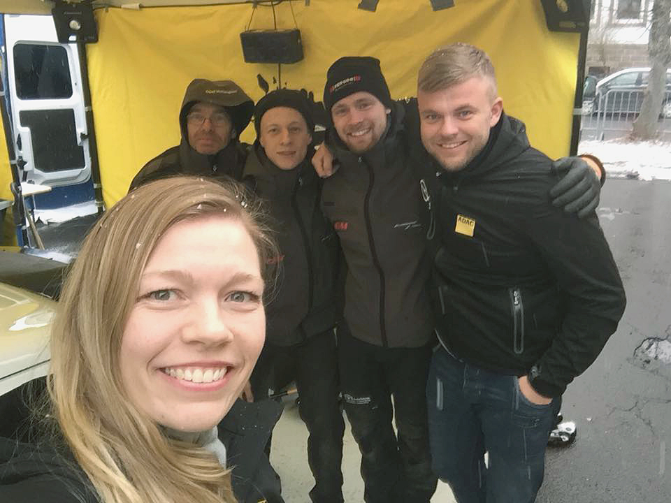 Trods nogle afstikkere fra sporet var Marco Gersager og Carina Møller tilfredse. Samarbejdet i deres første fungerede 100 pct., og de kom i mål og fik point. Det var det vigtigste
(Foto: GM Motorsport)